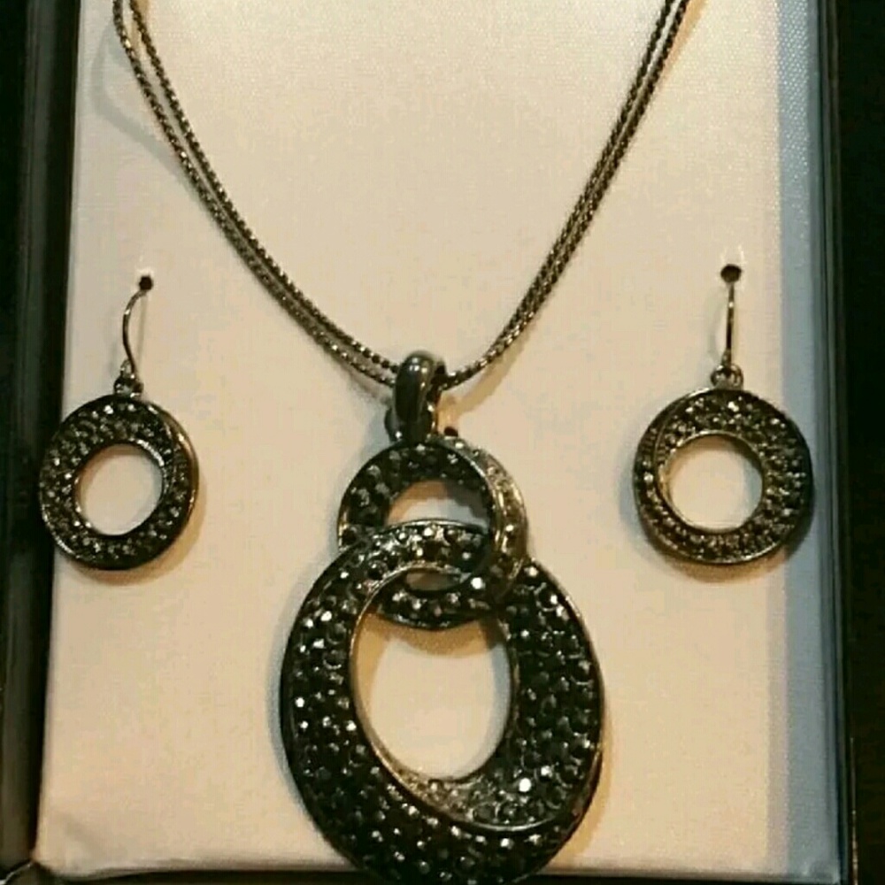 NWOT. Metal Necklace & Earring Set